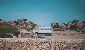 白色面包车图片